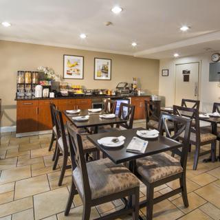Best Western Danville Sycamore Inn | Danville, California | Dining area in hotel